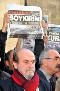 Mersin’de özgür basına destek, katliama protesto
